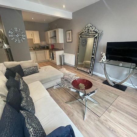Spacious Central 2Bed Apartment Ουίλμσλοου Εξωτερικό φωτογραφία