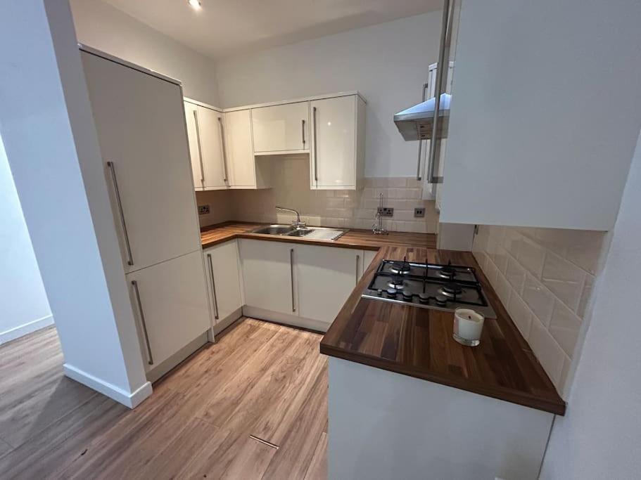 Spacious Central 2Bed Apartment Ουίλμσλοου Εξωτερικό φωτογραφία
