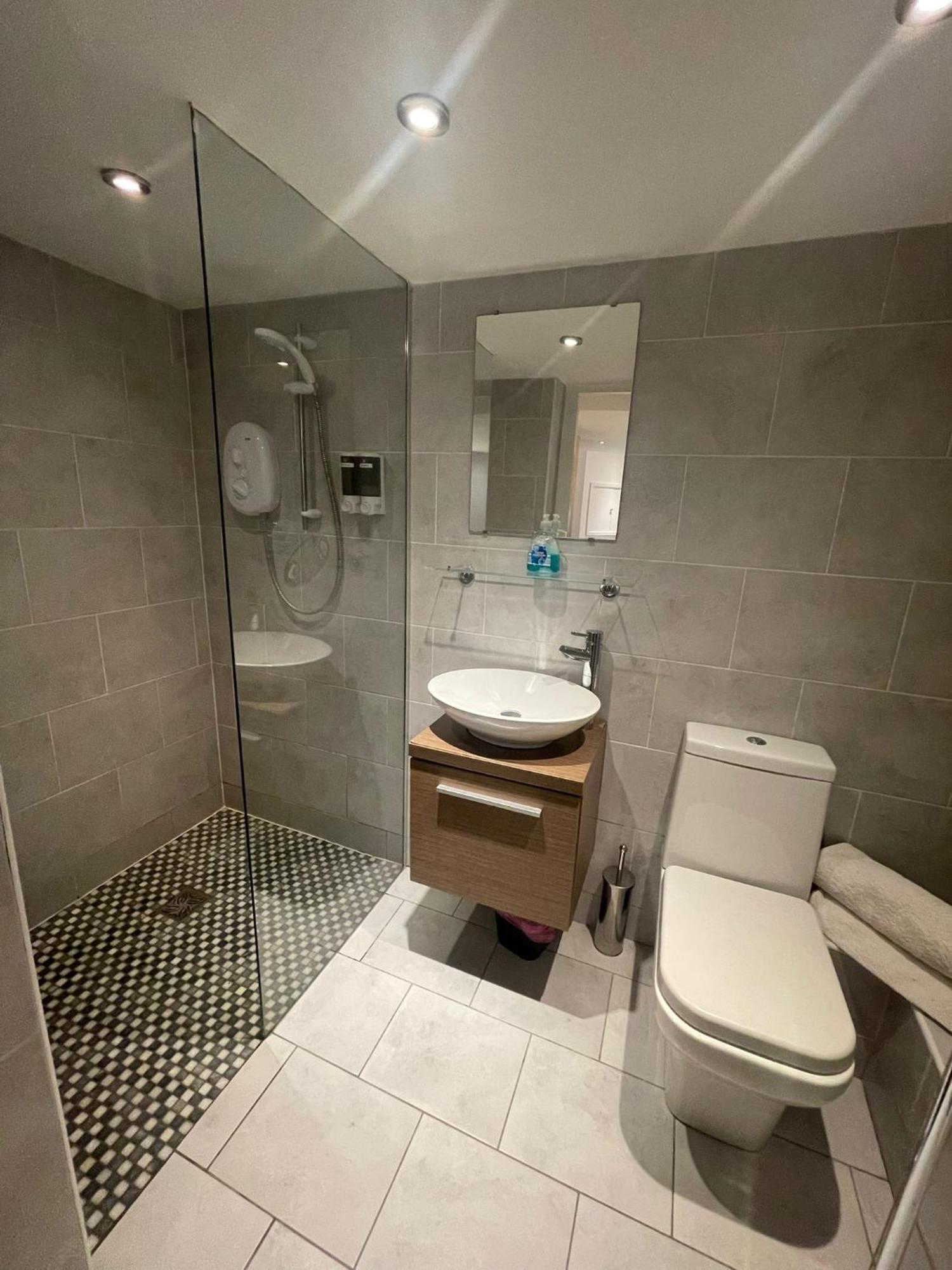 Spacious Central 2Bed Apartment Ουίλμσλοου Εξωτερικό φωτογραφία