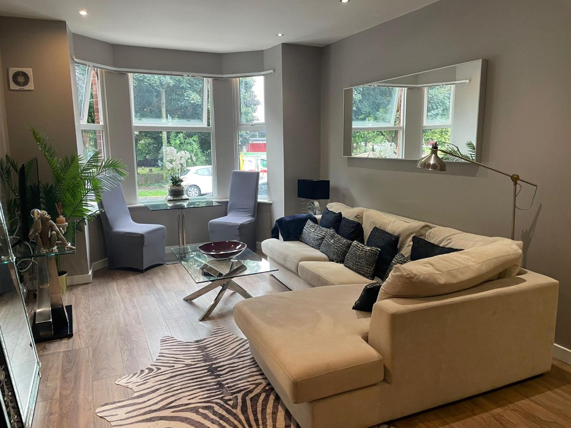 Spacious Central 2Bed Apartment Ουίλμσλοου Εξωτερικό φωτογραφία
