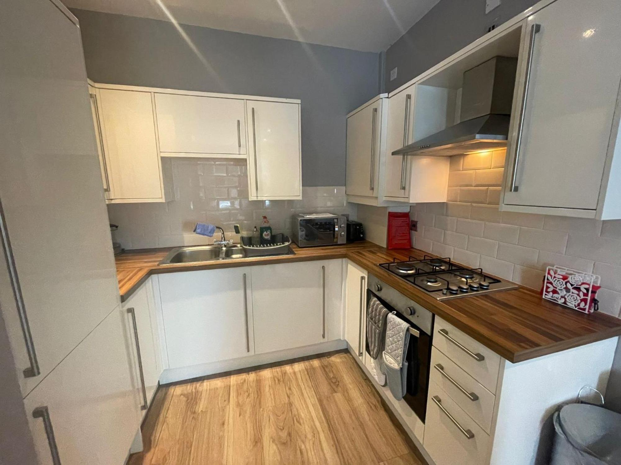 Spacious Central 2Bed Apartment Ουίλμσλοου Εξωτερικό φωτογραφία