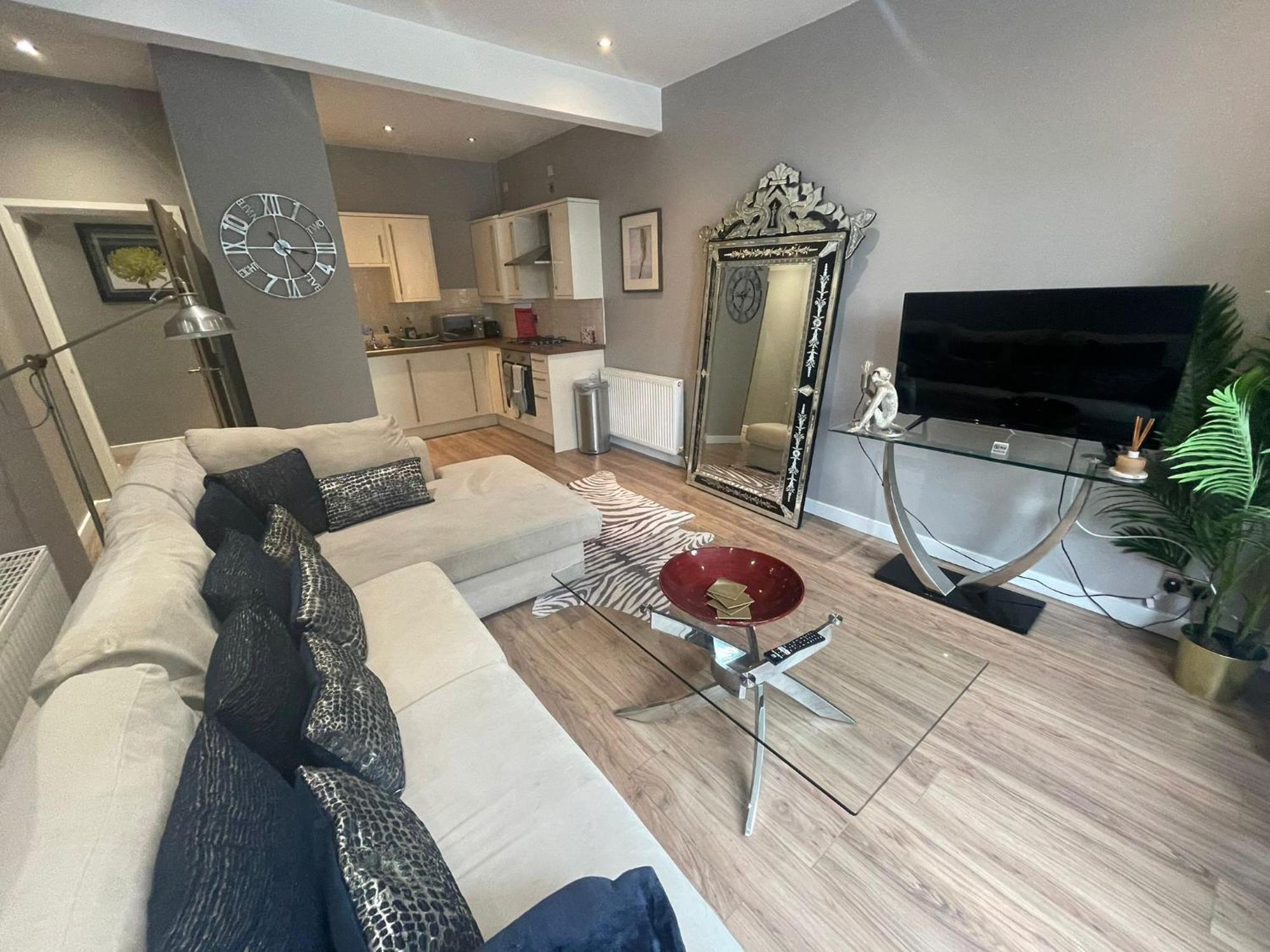 Spacious Central 2Bed Apartment Ουίλμσλοου Εξωτερικό φωτογραφία
